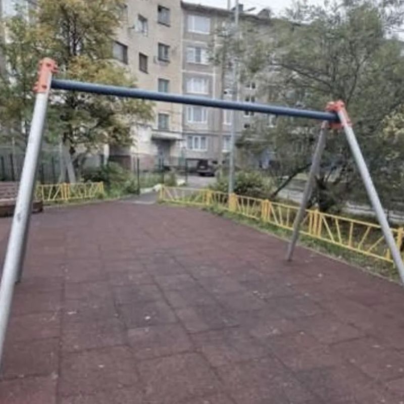 БЫЛО: неисправные конструкции, повреждённые элементы, беспорядок на территории БЫЛО: неисправные конструкции, повреждённые элементы, беспорядок на территории