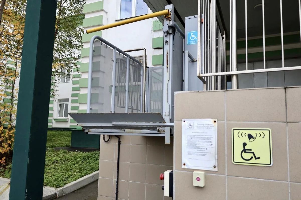 Глава избиркома региона и Уполномоченный по правам человека в Мурманской области проверили доступность участков для маломобильных избирателей Глава избиркома региона и Уполномоченный по правам человека в Мурманской области проверили доступность участков для маломобильных избирателей