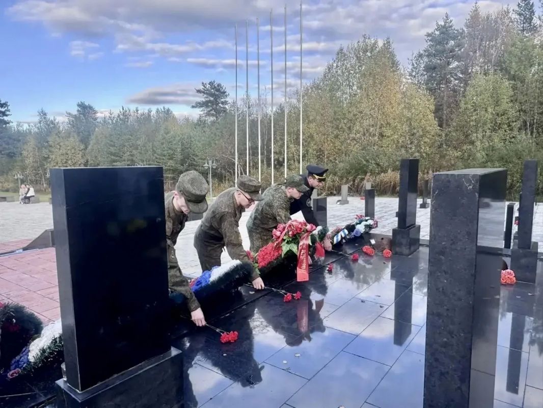 Военные следователи Северного флота приняли участие в памятных мероприятиях в Кандалакшском районе Военные следователи Северного флота приняли участие в памятных мероприятиях в Кандалакшском районе