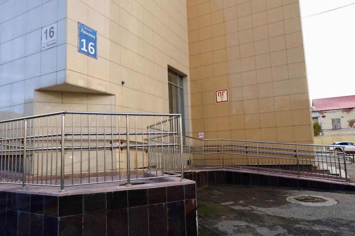 Глава избиркома региона и Уполномоченный по правам человека в Мурманской области проверили доступность участков для маломобильных избирателей Глава избиркома региона и Уполномоченный по правам человека в Мурманской области проверили доступность участков для маломобильных избирателей