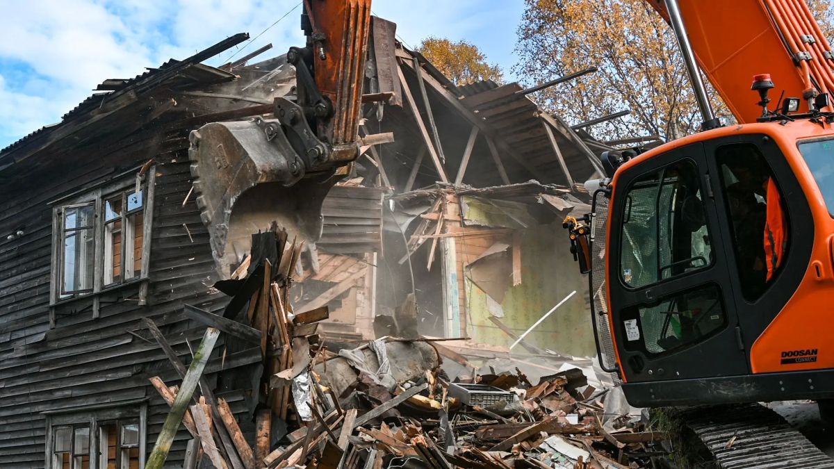 В Мурманске снесен 15-й по счету дом за 2026 год В Мурманске снесен 15-й по счету дом за 2026 год