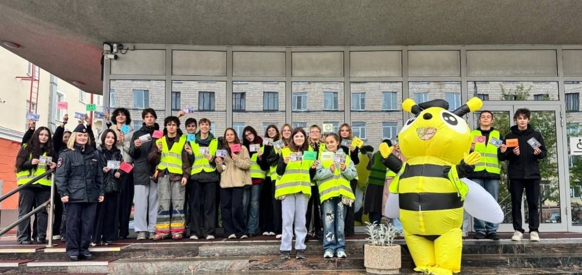 В начале нового учебного года наши коллеги из Госавтоинспекции Североморска совместно с педагогами, отрядами юных инспекторов движения (ЮИД), специалистами Центра профилактики детского дорожно-транспортного травматизма... В начале нового учебного года наши коллеги из Госавтоинспекции Североморска совместно с педагогами, отрядами юных инспекторов движения (ЮИД), специалистами Центра профилактики детского дорожно-транспортного травматизма...