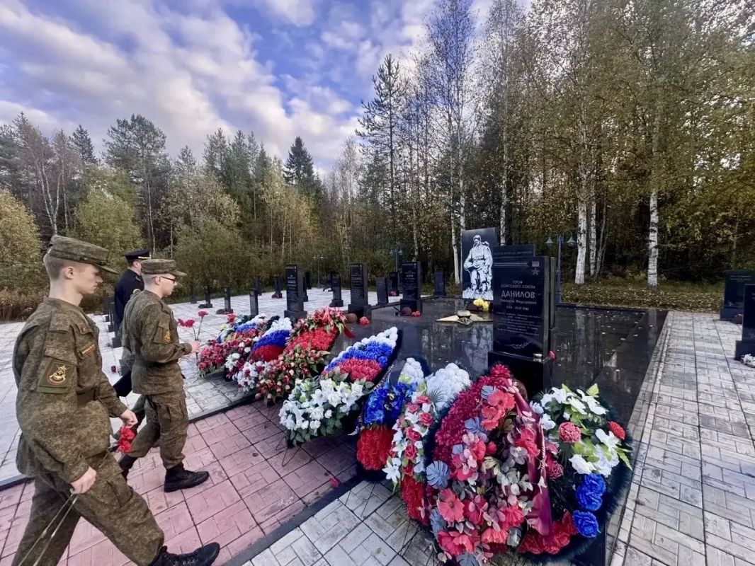 Военные следователи Северного флота приняли участие в памятных мероприятиях в Кандалакшском районе Военные следователи Северного флота приняли участие в памятных мероприятиях в Кандалакшском районе