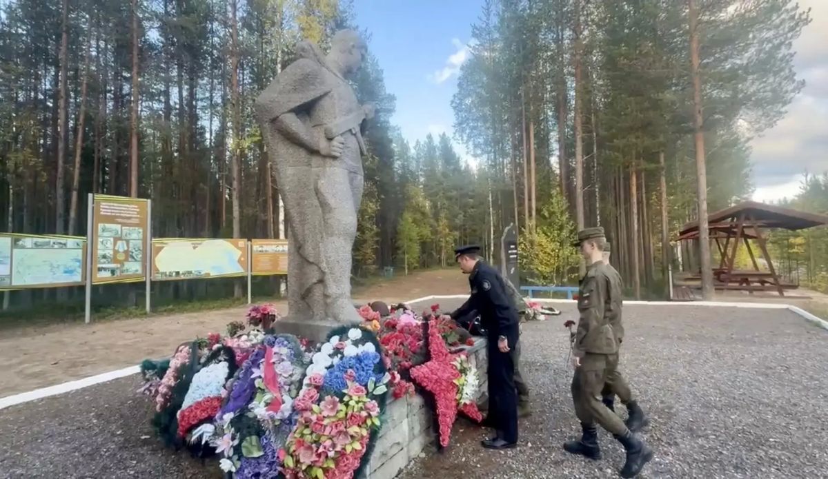 Военные следователи Северного флота приняли участие в памятных мероприятиях в Кандалакшском районе Военные следователи Северного флота приняли участие в памятных мероприятиях в Кандалакшском районе