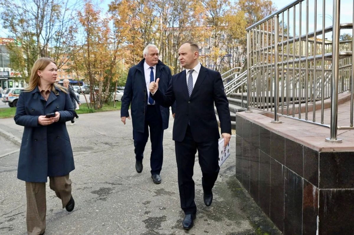 Глава избиркома региона и Уполномоченный по правам человека в Мурманской области проверили доступность участков для маломобильных избирателей Глава избиркома региона и Уполномоченный по правам человека в Мурманской области проверили доступность участков для маломобильных избирателей