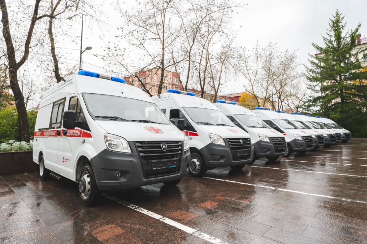 Андрей Чибис: 7 новых школьных автобусов и 9 машин скорой помощи уже отправились в города и поселки области! Андрей Чибис: 7 новых школьных автобусов и 9 машин скорой помощи уже отправились в города и поселки области!
