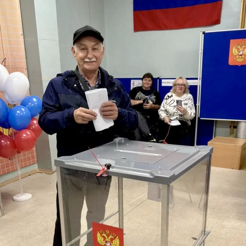 Первые избиратели уже приходят на участки Мурманской области, чтобы сделать свой выбор Первые избиратели уже приходят на участки Мурманской области, чтобы сделать свой выбор
