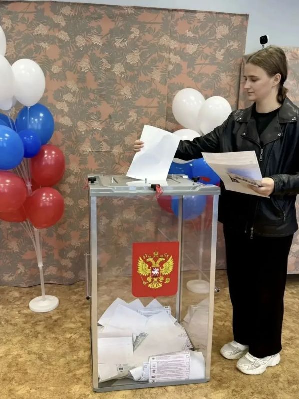 Молодежь Кольского Заполярья активно голосует на выборах Молодежь Кольского Заполярья активно голосует на выборах