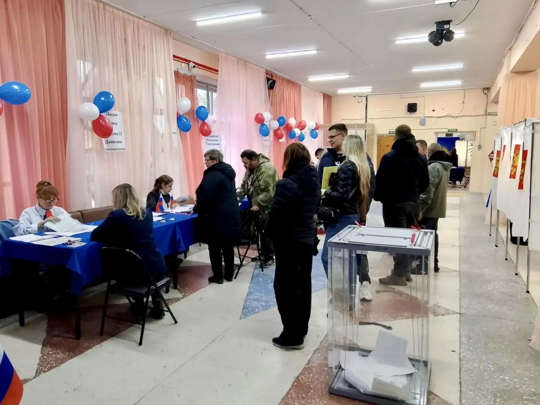 Первые избиратели уже приходят на участки Мурманской области, чтобы сделать свой выбор Первые избиратели уже приходят на участки Мурманской области, чтобы сделать свой выбор