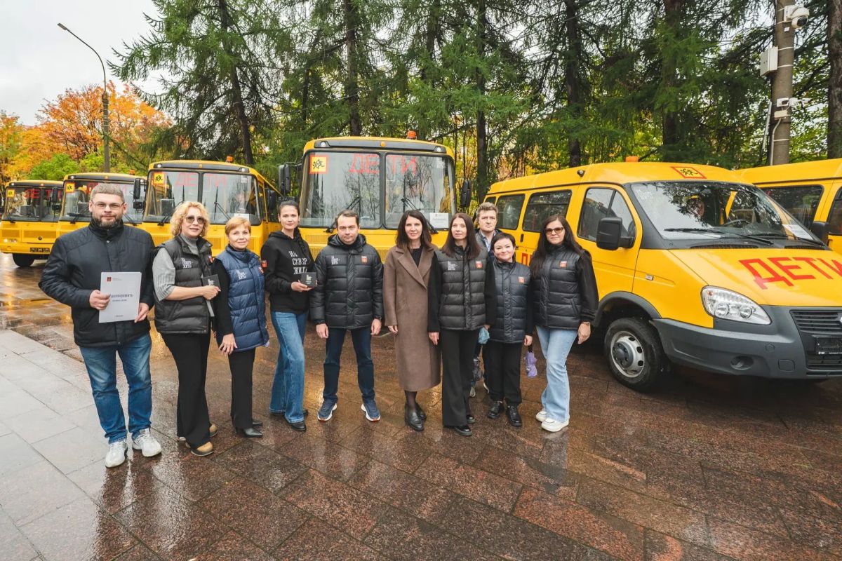 Муниципалитеты Мурманской области получили 7 новых школьных автобусов