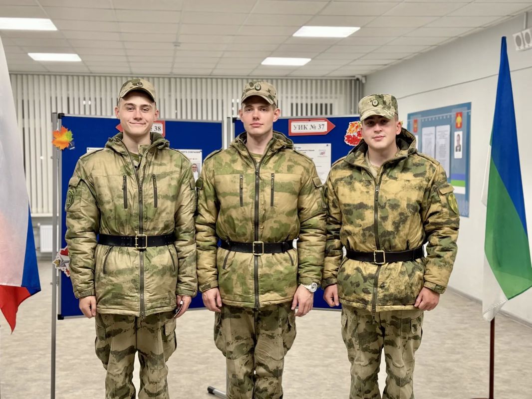 Участие в голосовании приняли военнослужащие по призыву из калининградского специального моторизованного полка, мурманского морского отряда и сыктывкарского Центра подготовки личного состава Северо-Западного округа Росгвардии Участие в голосовании приняли военнослужащие по призыву из калининградского специального моторизованного полка, мурманского морского отряда и сыктывкарского Центра подготовки личного состава Северо-Западного округа Росгвардии