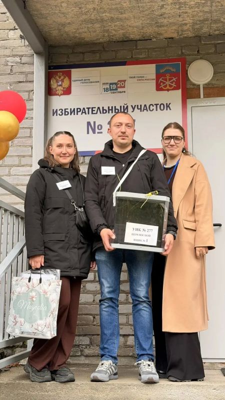 Молодые профессионалы за работой Молодые профессионалы за работой