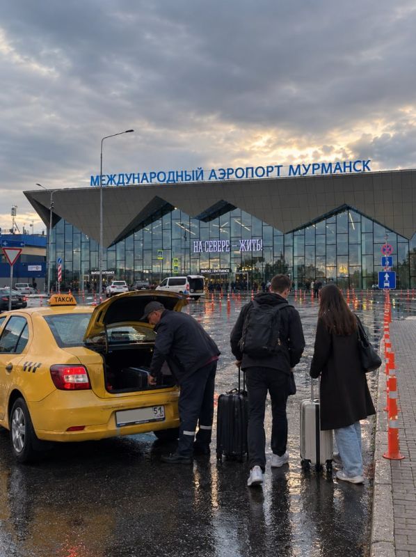 Пассажиры аэропорта Мурманска жалуются на произвол таксистов