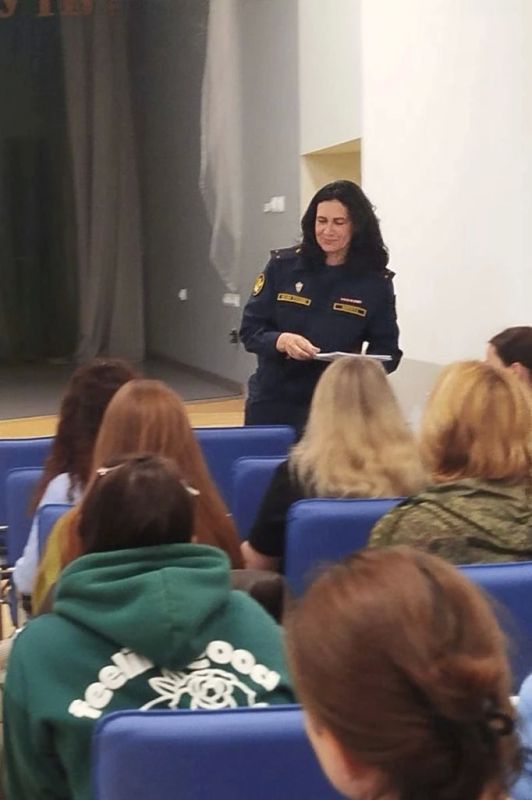 Сотрудники оленегорской колонии-поселения встретились с родителями старшеклассников Сотрудники оленегорской колонии-поселения встретились с родителями старшеклассников