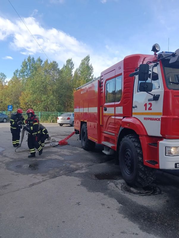 В торговом центре «Гермес» горят складские помещения В торговом центре «Гермес» горят складские помещения