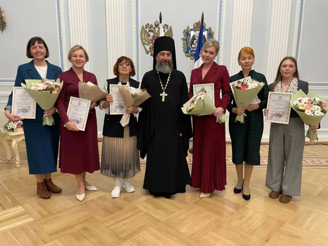 Педагог Кольского Заполярья получила гран-при межрегионального этапа всероссийского конкурса «За нравственный подвиг учителя» Педагог Кольского Заполярья получила гран-при межрегионального этапа всероссийского конкурса «За нравственный подвиг учителя»