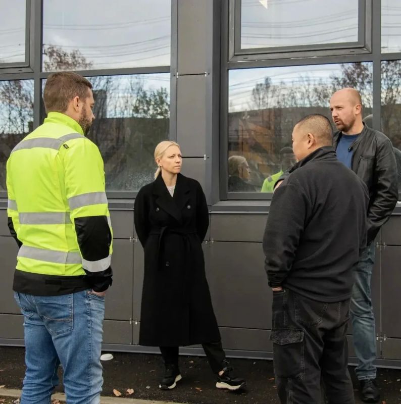 В Мурманске проверили ход ремонта городских дорог В Мурманске проверили ход ремонта городских дорог