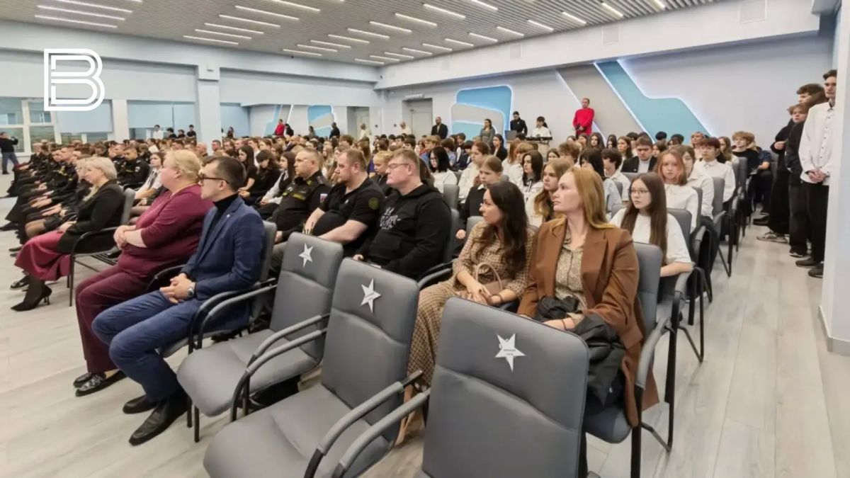 В Мурманске открыли мурал, посвящённый памяти Николая Трапезникова В Мурманске открыли мурал, посвящённый памяти Николая Трапезникова