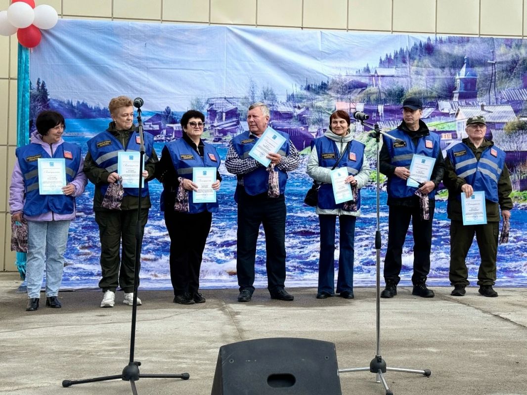 Вчера в рамках праздничного мероприятия «Край родной, родная Умба!» Глава Терского муниципального округа Рамиля Хайруллина вручила заслуженные награды жителям, которые вносят неоценимый вклад в безопасность и комфорт поселка...