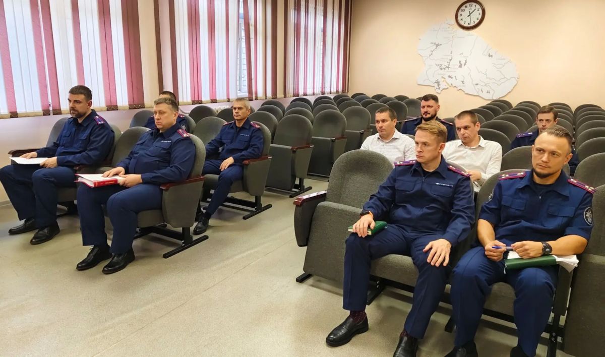 В Мурманске обсудили вопросы раскрытия преступлений прошлых лет В Мурманске обсудили вопросы раскрытия преступлений прошлых лет