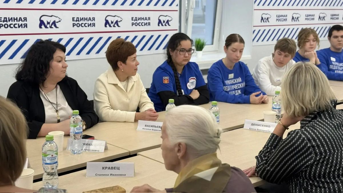 В штабе общественной поддержки «Единой России» прошёл круглый стол «Студент – учитель – наставник», приуроченный ко Дню учителя, который страна отметит 5 октября В штабе общественной поддержки «Единой России» прошёл круглый стол «Студент – учитель – наставник», приуроченный ко Дню учителя, который страна отметит 5 октября