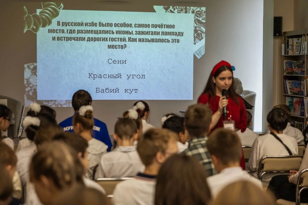 Сегодня распахнула свои двери обновленная Центральная городская библиотека (просп.Кольский, 93). Модернизация прошла в рамках нацпроекта «Семья» Сегодня распахнула свои двери обновленная Центральная городская библиотека (просп.Кольский, 93). Модернизация прошла в рамках нацпроекта «Семья»