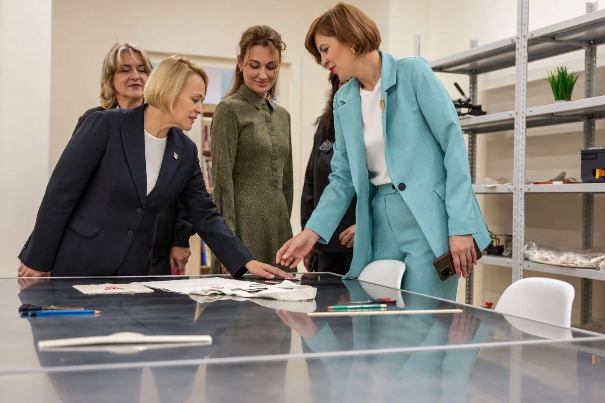 Сегодня распахнула свои двери обновленная Центральная городская библиотека (просп.Кольский, 93). Модернизация прошла в рамках нацпроекта «Семья» Сегодня распахнула свои двери обновленная Центральная городская библиотека (просп.Кольский, 93). Модернизация прошла в рамках нацпроекта «Семья»