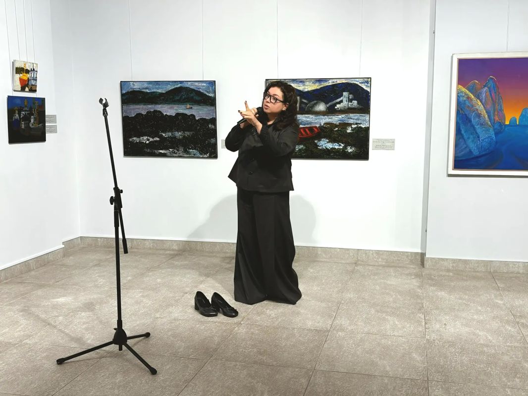 Живопись, графика, скульптура и фотография: в Мурманске открылась выставка «Вектор Арктики» Живопись, графика, скульптура и фотография: в Мурманске открылась выставка «Вектор Арктики»