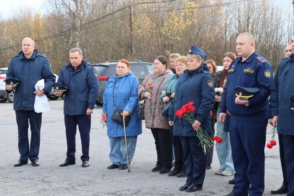 В Мурмашах увековечили память героя специальной военной операции Дениса Холодилова В Мурмашах увековечили память героя специальной военной операции Дениса Холодилова