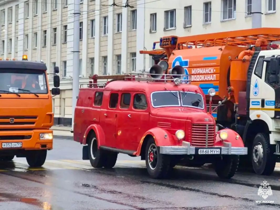 Юбилей столицы Заполярья. В этом году столица Заполярья - город-герой Мурманск - отмечает грандиозный юбилей - 110 лет со дня основания! #МЧСМурманск стало одним из участников городского праздника, подарив жителям и гостям... Юбилей столицы Заполярья. В этом году столица Заполярья - город-герой Мурманск - отмечает грандиозный юбилей - 110 лет со дня основания! #МЧСМурманск стало одним из участников городского праздника, подарив жителям и гостям...