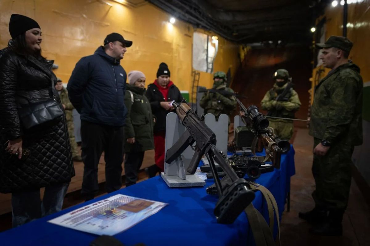 Военные моряки провели экскурсии на корабли Северного флота для жителей Таймыра Военные моряки провели экскурсии на корабли Северного флота для жителей Таймыра