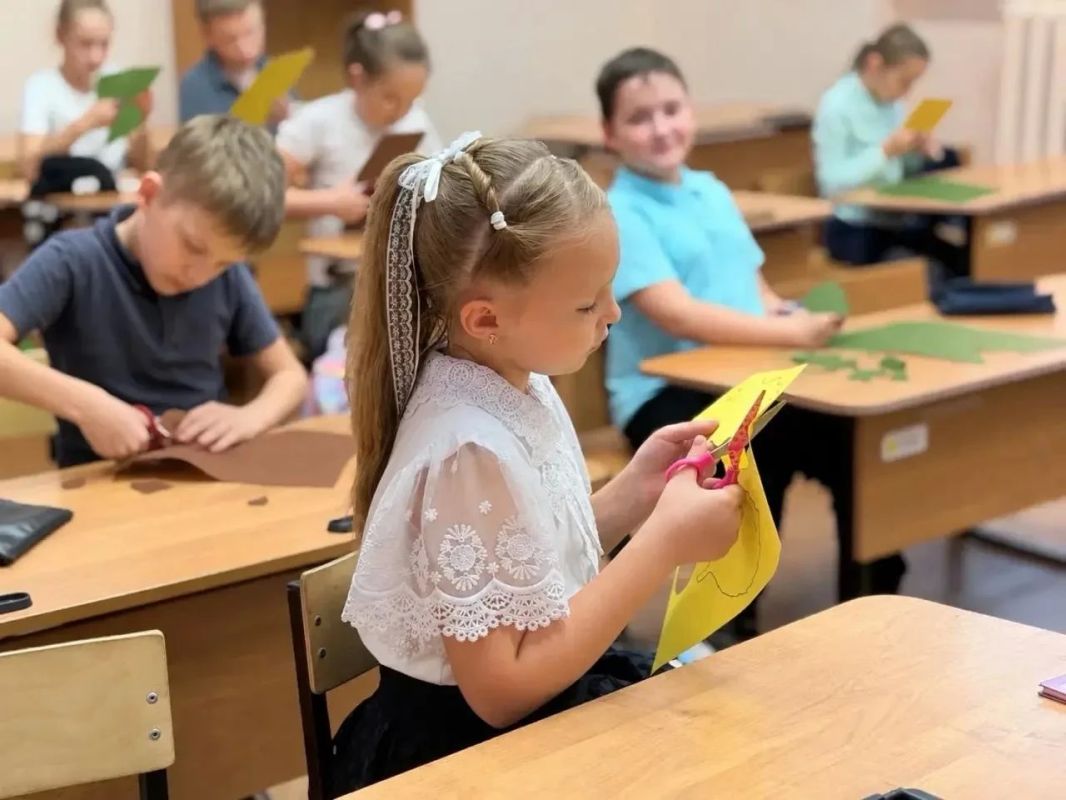 Советники по воспитанию приняли участие в федеральной акции «Букет добрых слов» ко Дню учителя Советники по воспитанию приняли участие в федеральной акции «Букет добрых слов» ко Дню учителя
