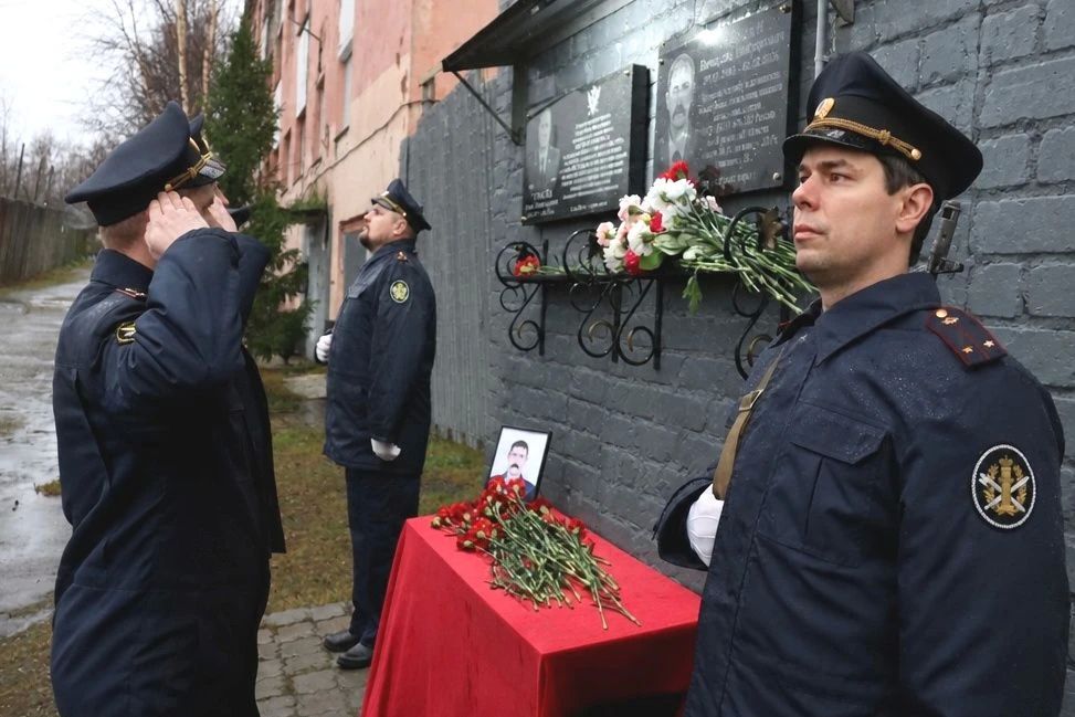 В ИК-18 УФСИН России по Мурманской области открыли мемориальную доску участнику специальной военной операции Вячеславу Бриману В ИК-18 УФСИН России по Мурманской области открыли мемориальную доску участнику специальной военной операции Вячеславу Бриману