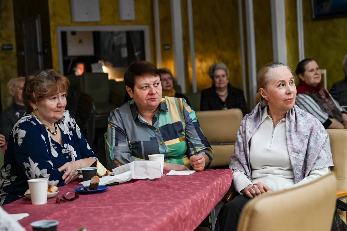 Танцевальный вечер «Люблю Тебя, мой Мурманск!» в рамках проекта «Северное долголетие» стал тёплым подарком к юбилею городагероя