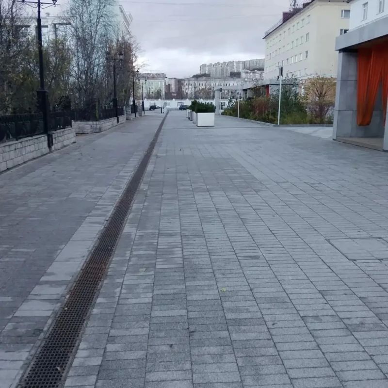 В Мурманске продолжают приводить в порядок общественные пространства В Мурманске продолжают приводить в порядок общественные пространства