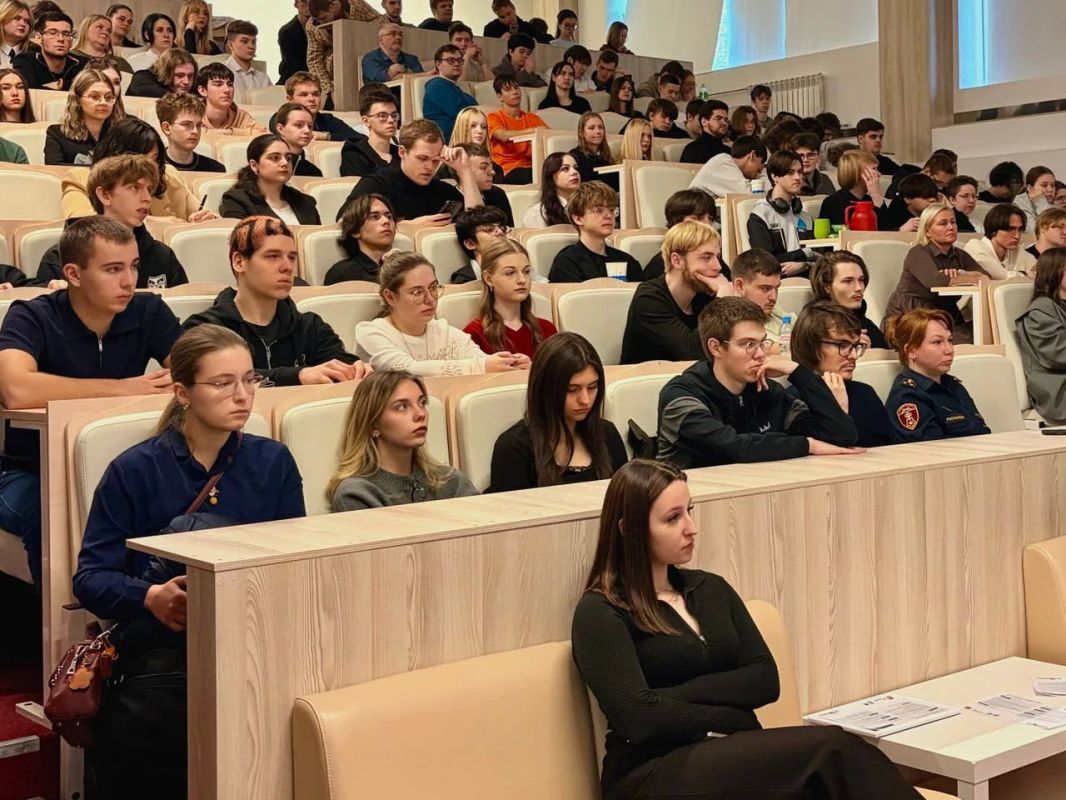 Профилактика на практике: в Мурманске Координационный центр МАУ запустил лаборатории когнитивной безопасности Профилактика на практике: в Мурманске Координационный центр МАУ запустил лаборатории когнитивной безопасности