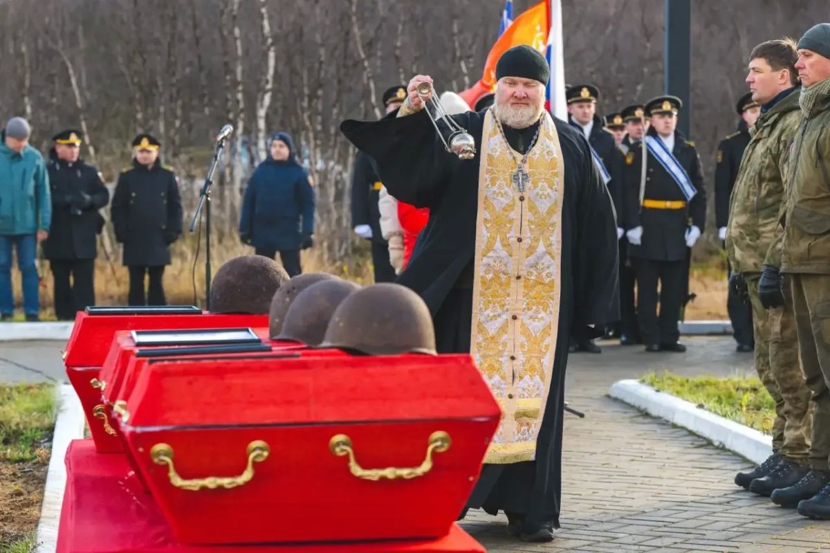 Спустя десятилетия они обрели покой: в Долине Славы простились с защитниками Заполярья Спустя десятилетия они обрели покой: в Долине Славы простились с защитниками Заполярья
