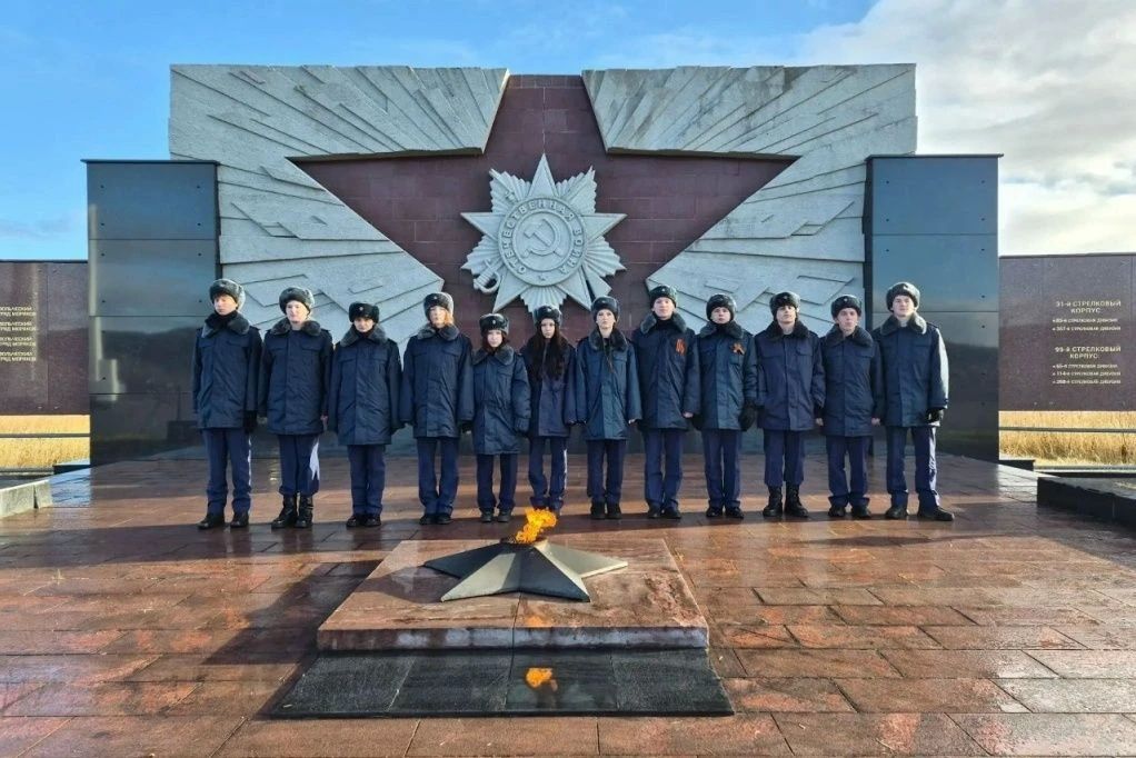 Руководство и кадеты УФСИН России по Мурманской области приняли участие в траурном митинге в Долине Славы Руководство и кадеты УФСИН России по Мурманской области приняли участие в траурном митинге в Долине Славы