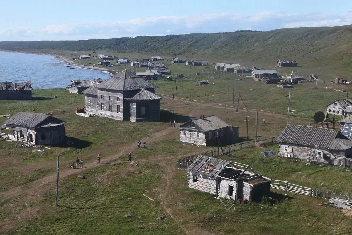 В Мурманской области (Россия) сохранилась старинная деревня Тетрино - одно из поселений поморов (северных русских рыбаков и мореходов), освоивших берега Белого моря В Мурманской области (Россия) сохранилась старинная деревня Тетрино - одно из поселений поморов (северных русских рыбаков и мореходов), освоивших берега Белого моря