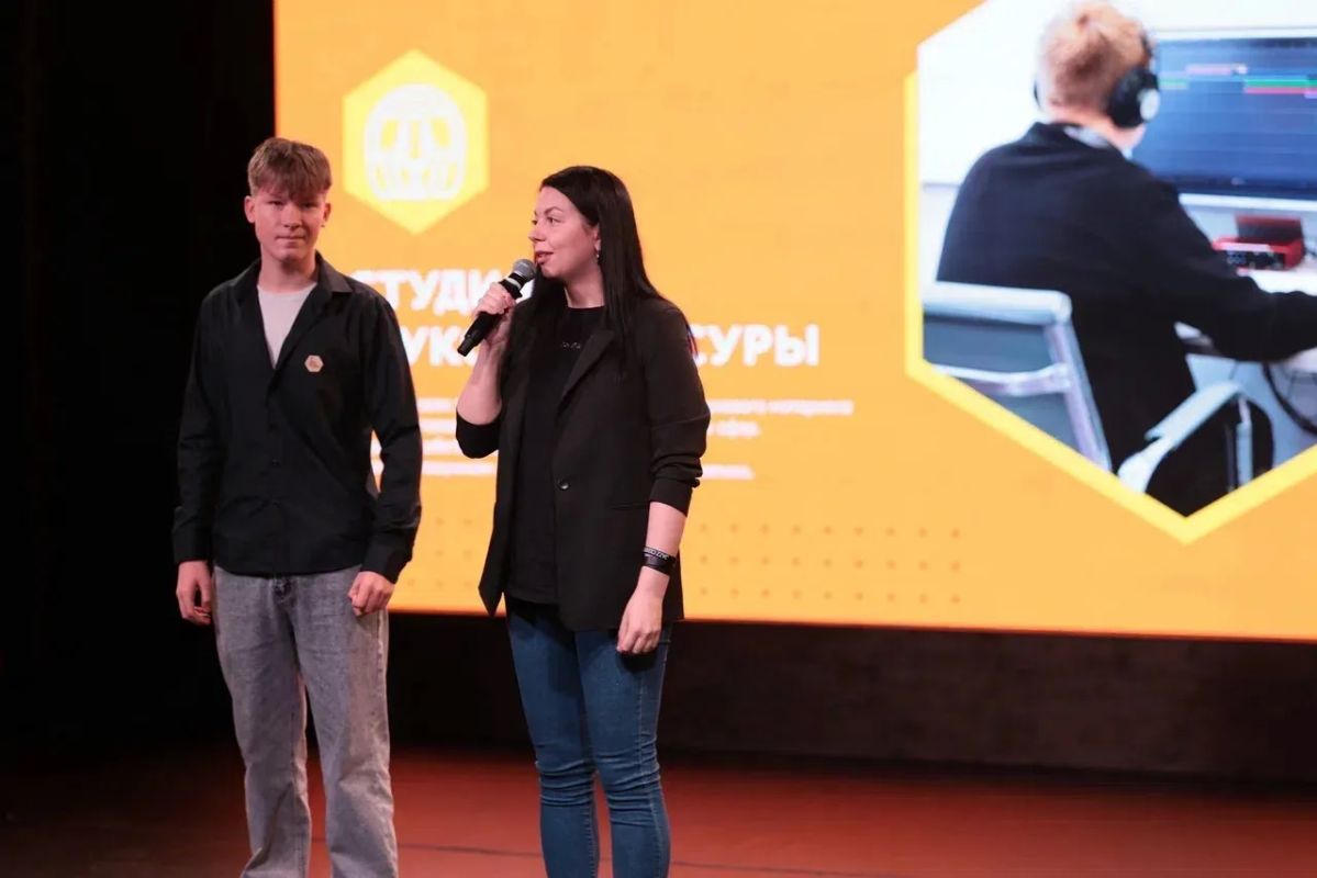 В Мурманске состоялась «Креативация» – посвящение юных северян в ученики Школы креативных индустрий В Мурманске состоялась «Креативация» – посвящение юных северян в ученики Школы креативных индустрий