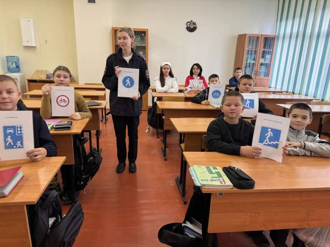Сотрудник Госавтоинспекции провела для пятиклассников школы № 58 интерактивное занятие «Я знаки знаю — я знаки уважаю!»