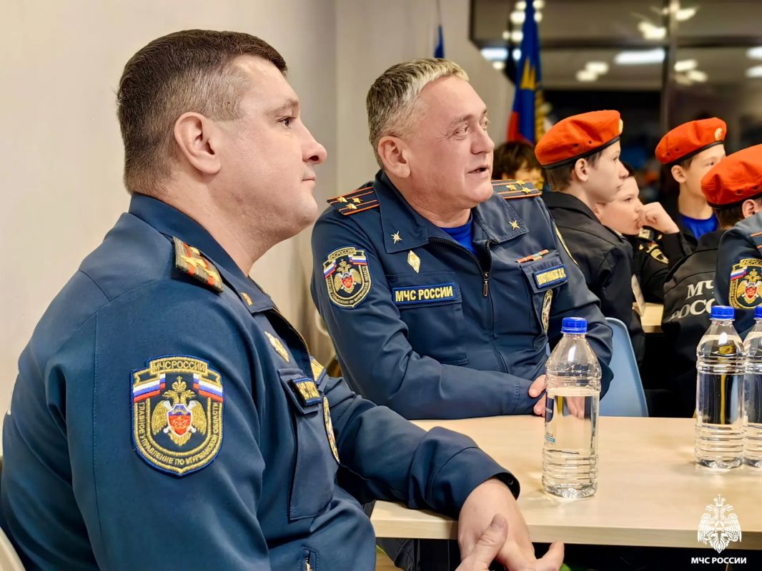 Дети против взрослых. Сегодня в рамках традиционного кадетского сбора состоялось яркое и неординарное событие - пожарно-спасательный квиз «Дети против взрослых» Дети против взрослых. Сегодня в рамках традиционного кадетского сбора состоялось яркое и неординарное событие - пожарно-спасательный квиз «Дети против взрослых»