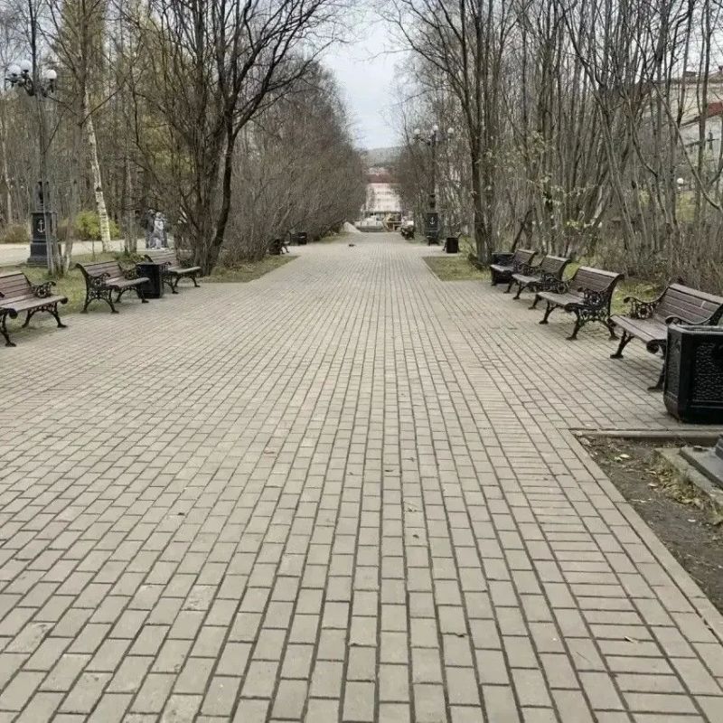 В Мурманске продолжают приводить в порядок парки и скверы В Мурманске продолжают приводить в порядок парки и скверы