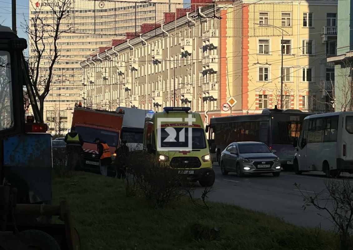 В Мурманске на проспекте Ленина столкнулись два автомобиля