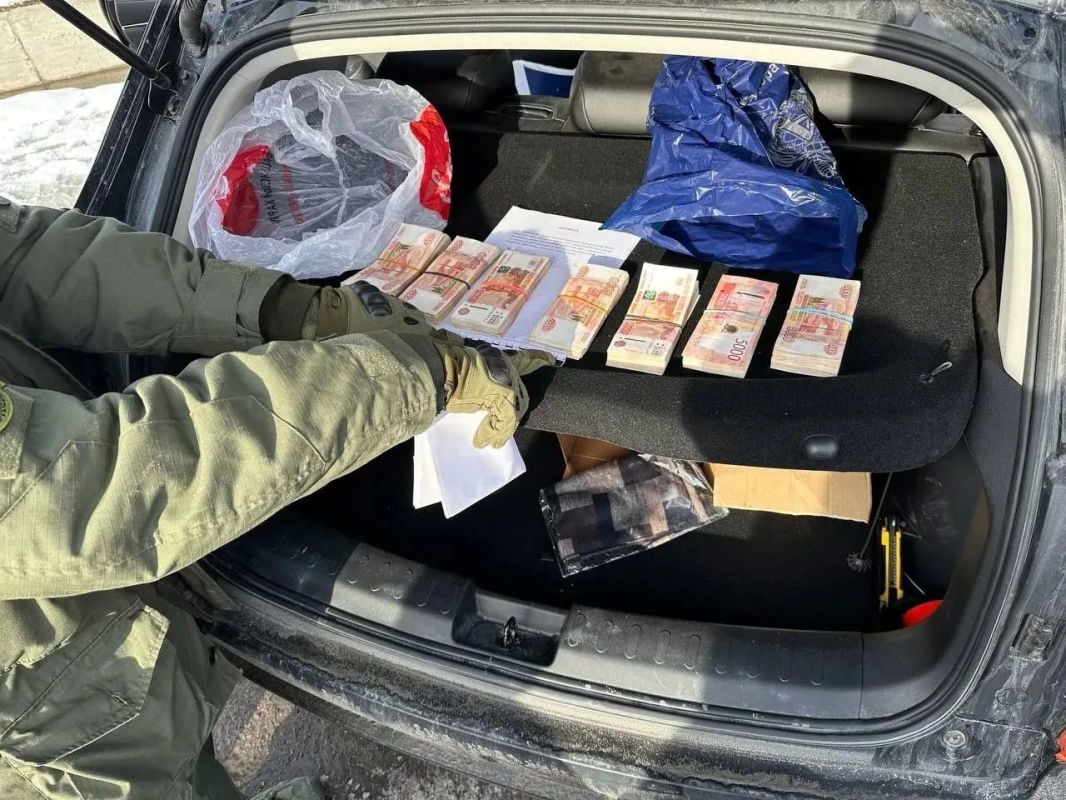 Экс-главу Видяево приговорили к 10 годам строгого режима за взяточничество и растрату Экс-главу Видяево приговорили к 10 годам строгого режима за взяточничество и растрату