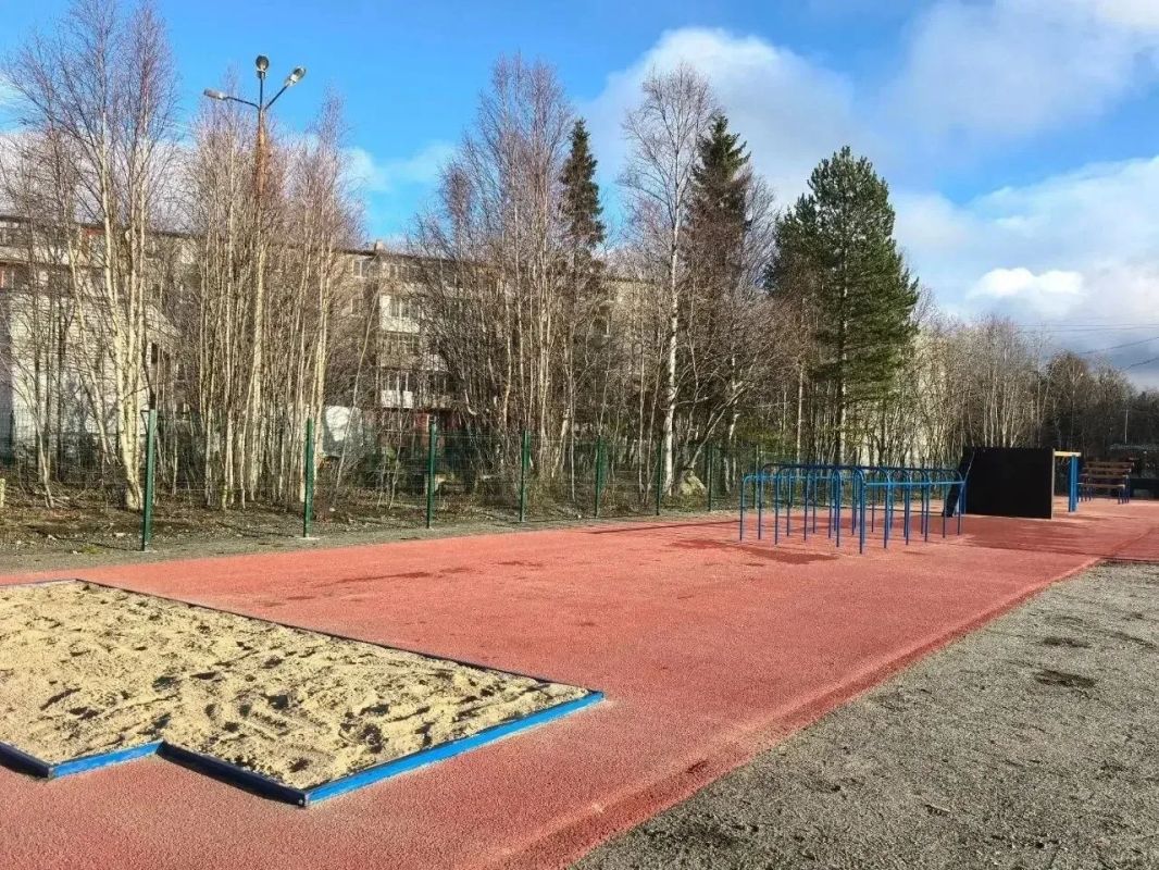 В Мончегорске на базе Северного колледжа физической культуры и спорта открылась полоса препятствий на средства гранта общества «Знание» В Мончегорске на базе Северного колледжа физической культуры и спорта открылась полоса препятствий на средства гранта общества «Знание»
