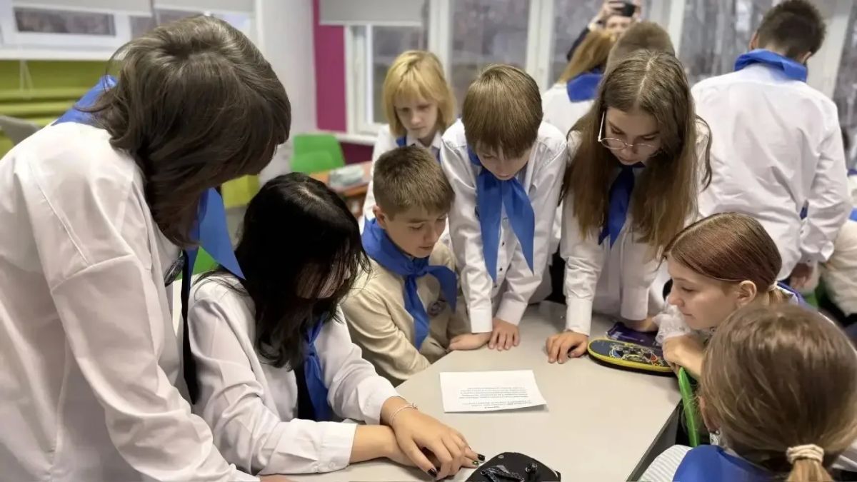 В школах Мурманской области продолжаются занятия в рамках всероссийских проектов «Урок цифры» и «Цифровой ликбез» В школах Мурманской области продолжаются занятия в рамках всероссийских проектов «Урок цифры» и «Цифровой ликбез»