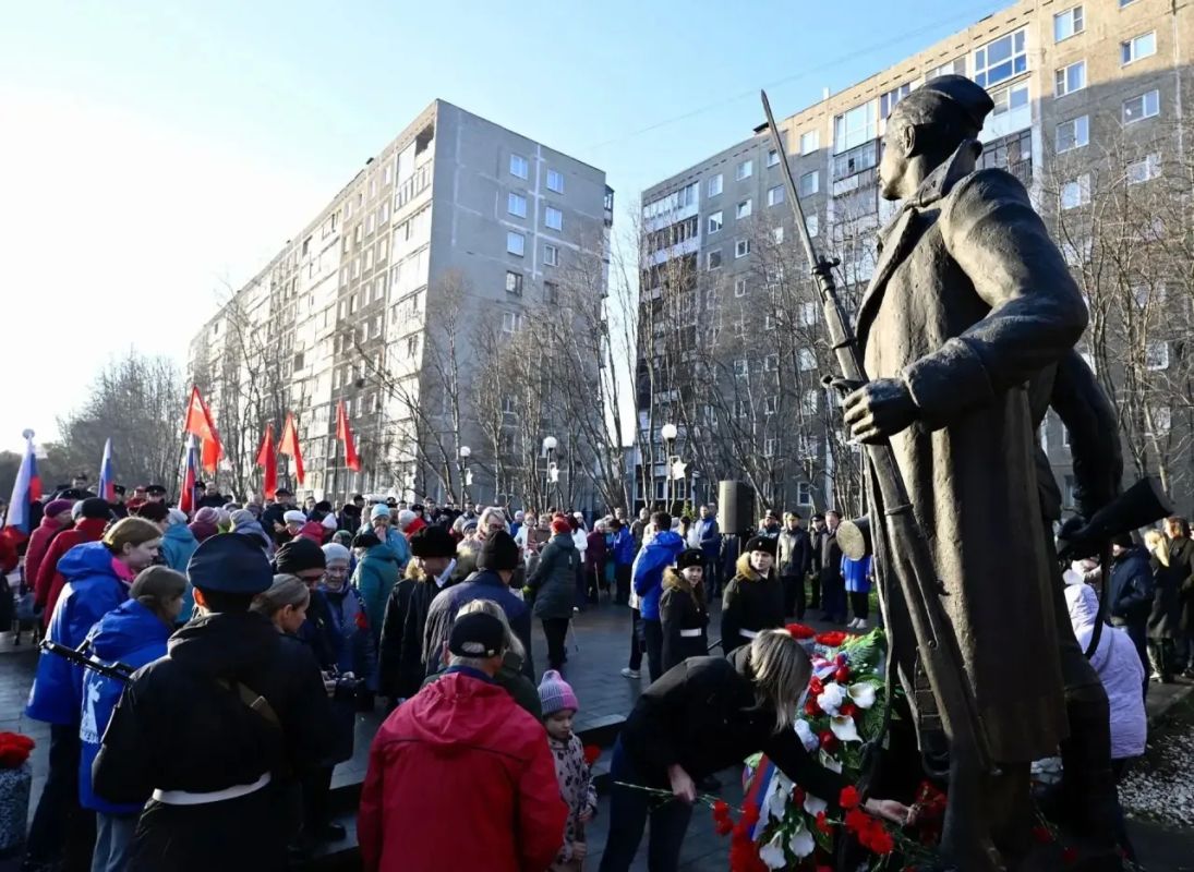 Север помнит. Сегодня по всей области проходит более 200 мероприятий, посвящённых 82-й годовщине разгрома немецко-фашистских войск в Заполярье Север помнит. Сегодня по всей области проходит более 200 мероприятий, посвящённых 82-й годовщине разгрома немецко-фашистских войск в Заполярье