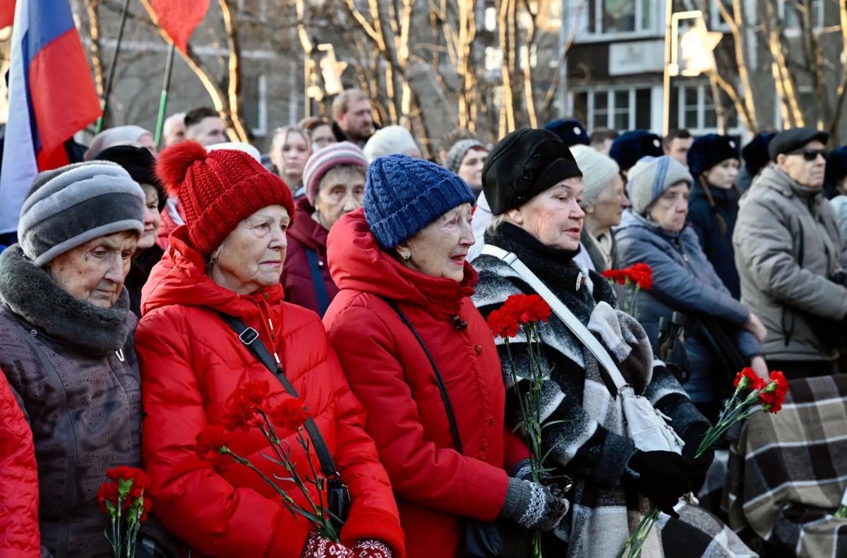 Север помнит своих героев: в Мурманске прошёл памятный митинг Север помнит своих героев: в Мурманске прошёл памятный митинг