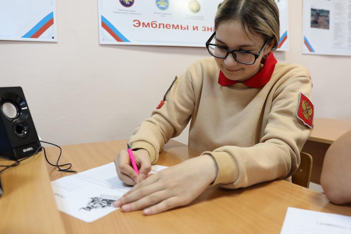 Юнармейцы из Мурманской области написали письма военнослужащим Юнармейцы из Мурманской области написали письма военнослужащим